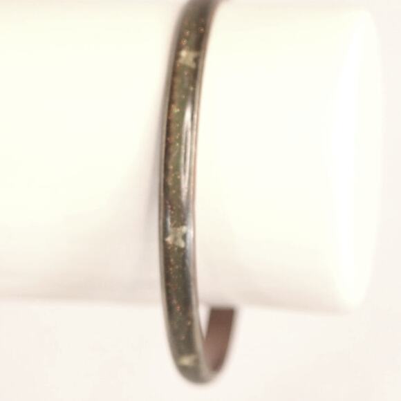 Shimmery Green Enamel Brass Bangle Bracelet With Butterflies - Picture 3 of 10